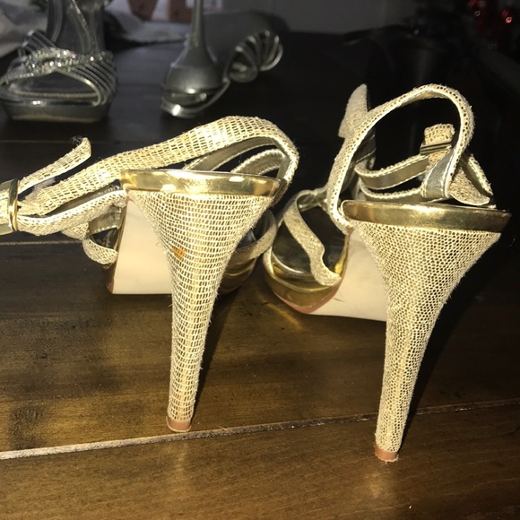 Gold high heels pre owned good 😊👠 - Picture 1 of 10